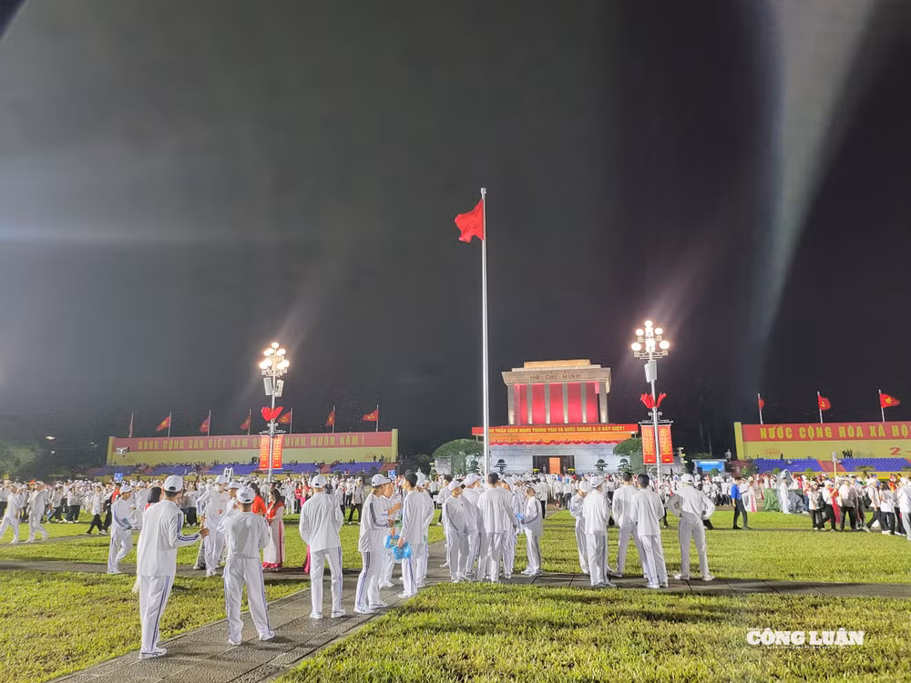 Khu vực Quảng trường Ba Đình rộn ràng chuẩn bị cho Tổng duy