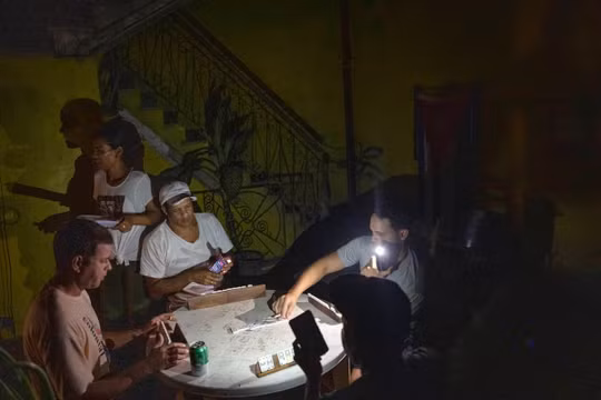 Từ than củi đến điện mặt trời: Cuộc phân hóa năng lượng tại Cuba