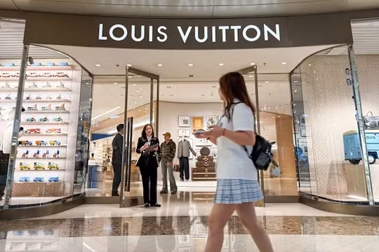 Sức mua của khách Trung Quốc suy giảm: Doanh thu của LVMH, Hermès và Gucci lao dốc