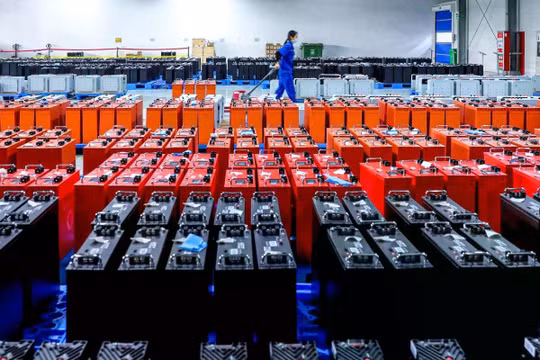 Giá lithium Trung Quốc giảm 25% vì nỗi lo nhu cầu pin
