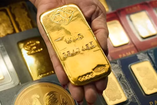 Giá vàng quay đầu giảm: Điều gì đang gây áp lực lên kim loại quý?
