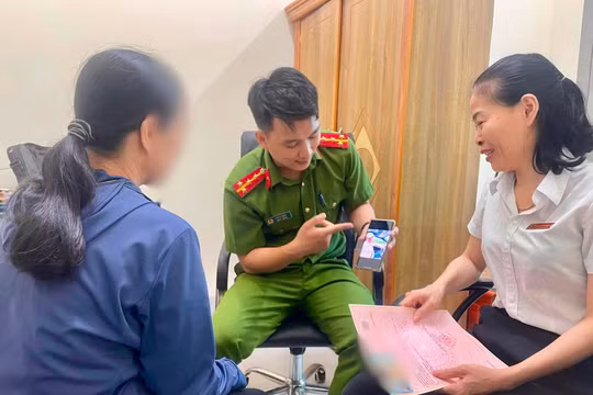 Người phụ nữ cắm sổ đỏ vay tiền đóng “phí nhận kiện hàng” từ nước ngoài 