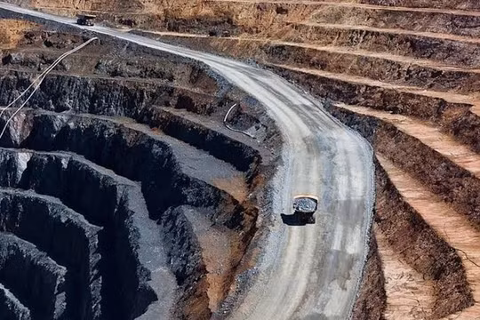 Tồn kho lithium đảo chiều, thị trường thêm rối loạn về giá