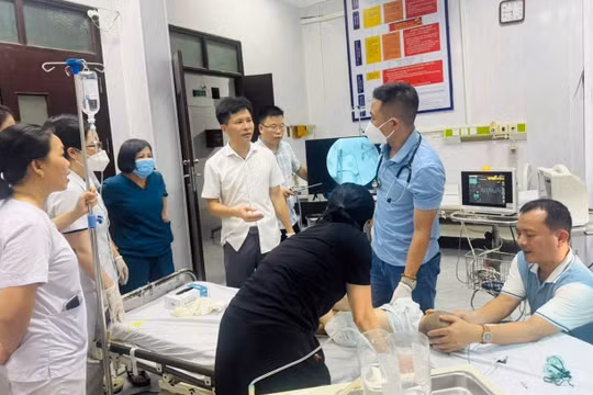 Cứu thành công cháu bé hơn 1 tuổi nguy kịch vì hóc hạt chôm chôm