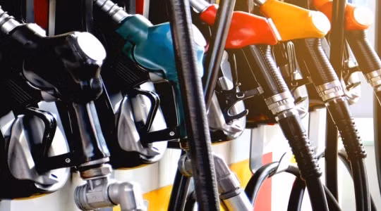 Tồn kho cạn dần, châu Âu lo thiếu dầu diesel