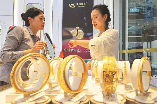 Phố Wall đặt niềm tin vàng lên 5.000 USD