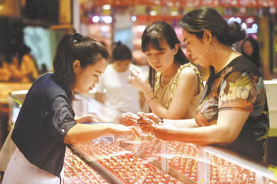 Vàng không giảm giá dù Fed tăng lãi suất