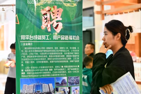 Cuộc đua việc làm ở Trung Quốc: Vị trí thực tập cũng phải mua
