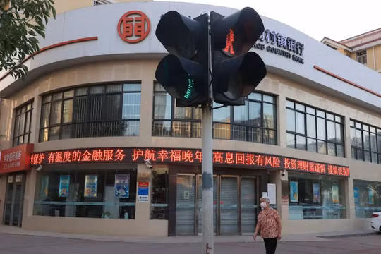 Lý do Trung Quốc đóng cửa hàng trăm ngân hàng