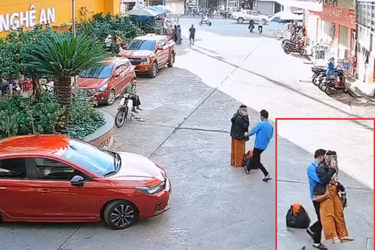 Bất ngờ trước pha xử lý của anh bảo vệ với người phụ nữ đứng nghe điện thoại giữa đường