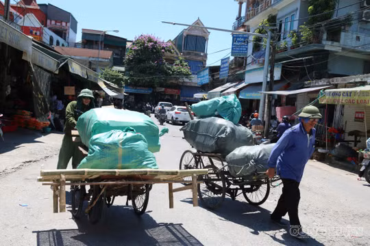 Oằn mình mưu sinh giữa 'chảo lửa' miền Trung
