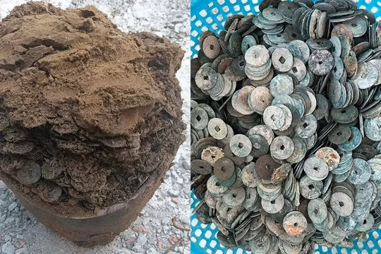 Đào móng xây nhà phát hiện chum tiền xu nặng gần 1 yến