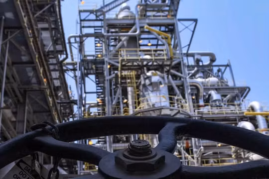 Cách Saudi Aramco duy trì khai thác dầu dưới ‘cơn mưa’ đạn