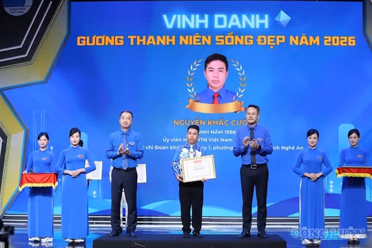 Từ người khuyết tật đến giải thưởng 'Thanh niên sống đẹp' tiêu biểu toàn quốc