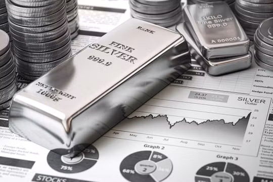 Bạc có thể chạm mốc 100 USD/ounce vào năm 2030?
