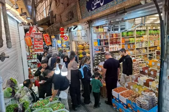Iran chìm trong cơn bão giá lớn nhất 80 năm