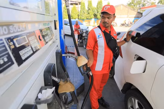 Thế giới đứng trước nguy cơ thiếu hụt xăng, dầu diesel