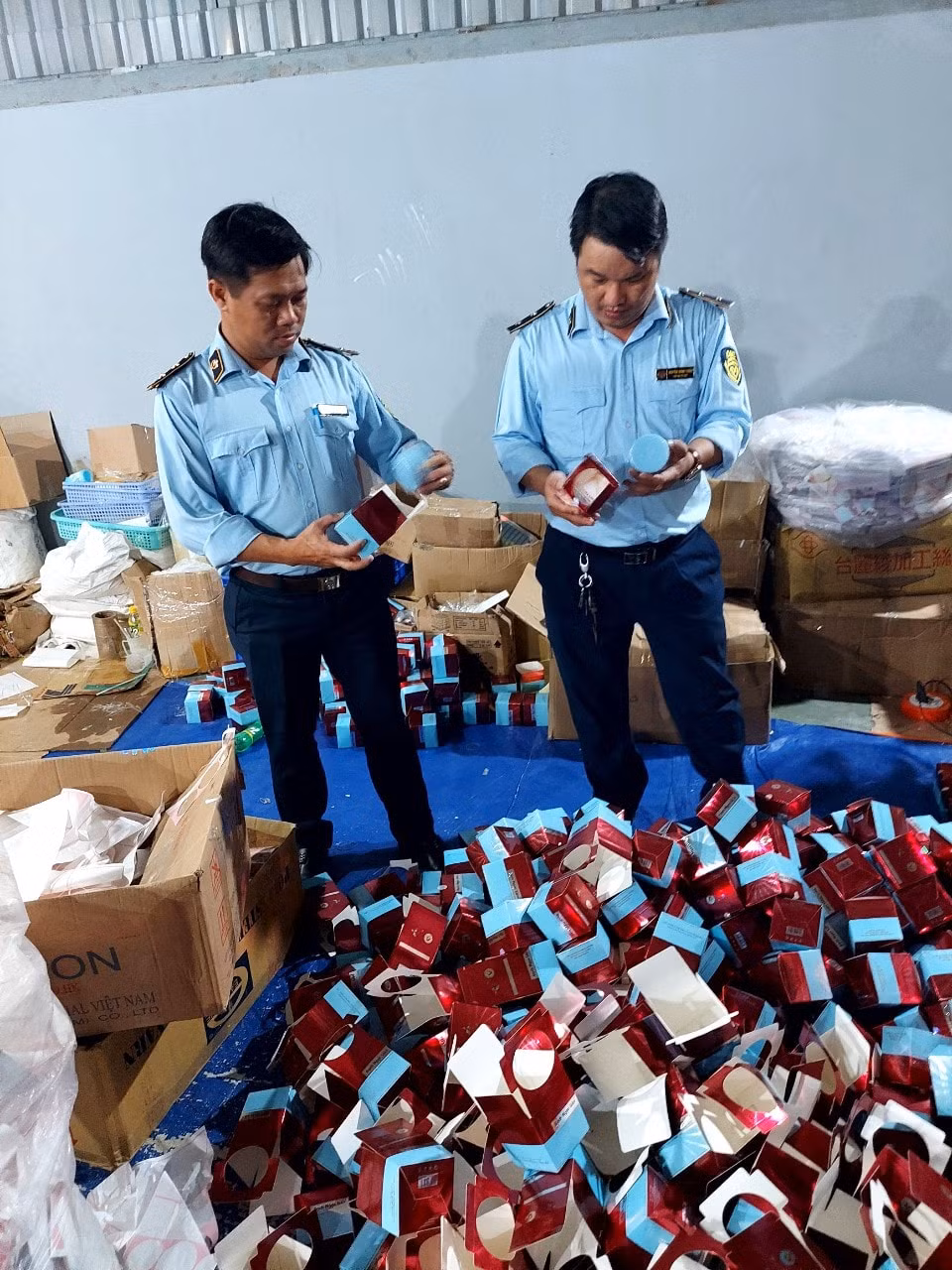 tp hcm phat hien xuong san xuat dau goi gia cong nghe xo chau lon nhat tu truoc toi nay hinh 8