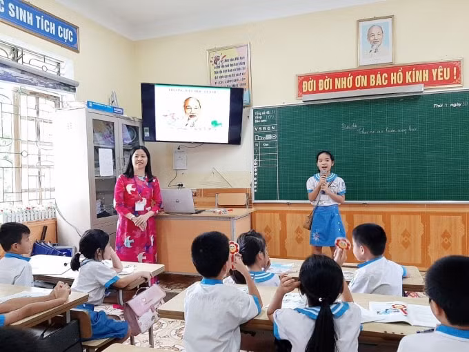 Nhà trường đã tổ chức các tiết dạy chuyên đề tích hợp nội dung trong bộ tài liệu “Bác Hồ và những bài học đạo đức, lối sống dành cho học sinh”.