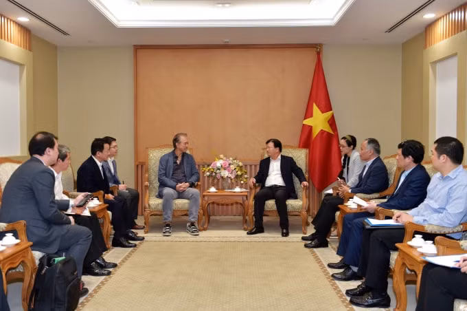 Phó Thủ tướng Trịnh Đình Dũng tiếp ông Đỗ Quang Hiển - Chủ tịch HĐQT kiêm TGĐ T&T Group và ông Robert Yap - Chủ tịch điều hành Tập đoàn YCH (Singapore).