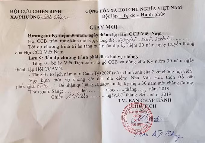 Trong giấy mời ghi rõ là khi đến dự chương trình sẽ được tặng quà nhưng những hội viên nào chụp ảnh mới được nhận quà của công ty.