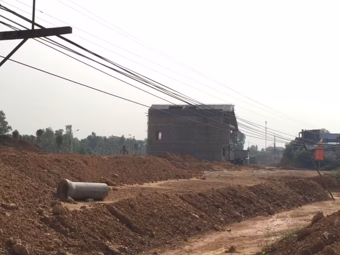 Mặc dù dự án đang trong quá trình giải phóng mặt bằng nhưng đã có cá nhân xây nhà trên đất dự án.
