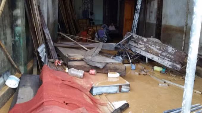 Tài sản của người dân bị thiệt hại nặng nề sau khi bị ngập lụt.