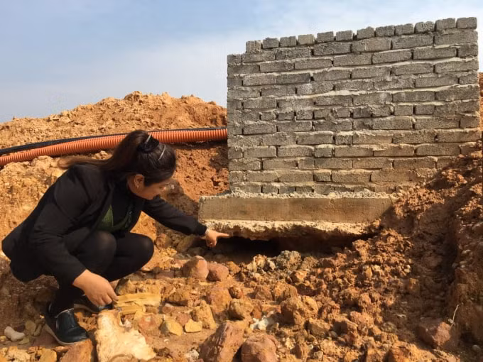 Chị Hường cho biết việc xây những cống thoát nước này của chủ đầu tư có dấu hiệu thi công ẩu, thi công kiểu đối phó sau trận mưa lụt.
