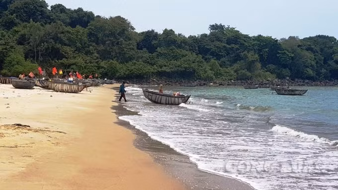 Một góc làng chài Nam Ô.