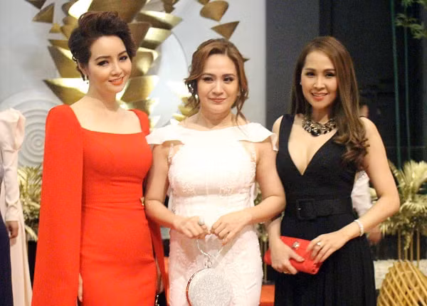 Các nữ diễn viên: Mai Thu Huyền, Thanh Thúy và Minh Thư tham dự Lễ khai mạc. Ảnh: thegioidienanh