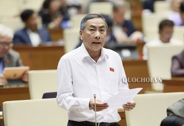 Đại biểu Quốc hội Phạm Văn Hòa phát biểu. Ảnh: Trung tâm Báo chí Quóc hội