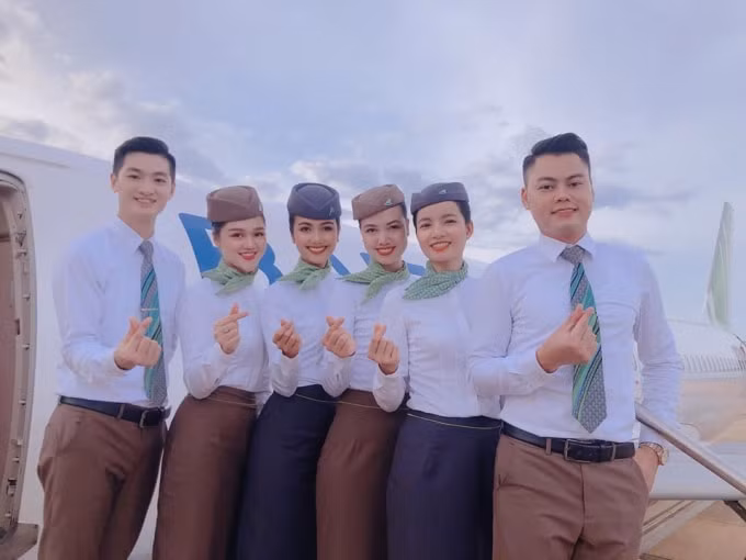 Ratchanu cùng các đồng nghiệp của cô tại Bamboo Airways.