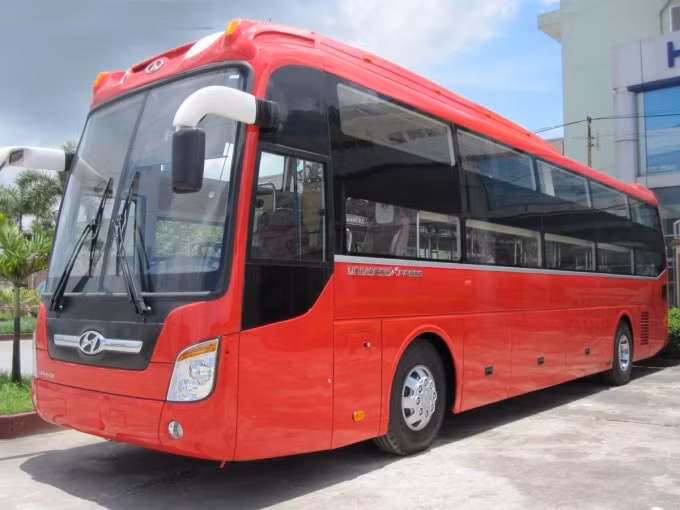 Đi tới Huế bằng xe khách là một lựa chọn khá an toàn và tiết kiệm
