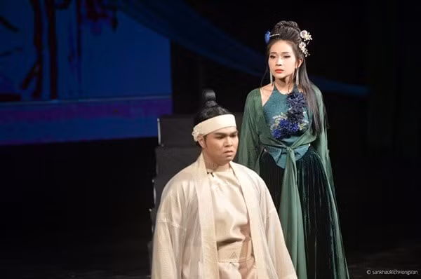 Ở “Ngẫm Kiều”, đạo diễn, NSND Hồng Vân và các ngôi sao sân khấu miền Nam đã chọn cách thể hiện nhẹ nhàng, mộc mạc...