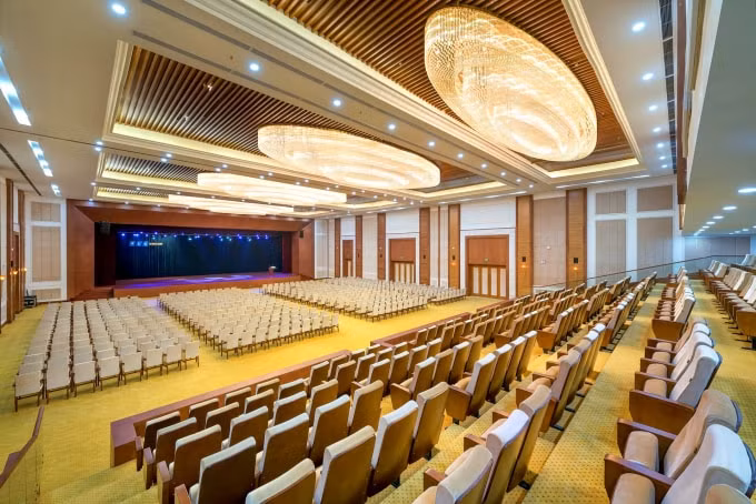 Khán phòng Bạch Long Vĩ với diện tích hơn 1.700m2 tại FLC Hạ Long là địa điểm lý tưởng cho các hội nghị, hội thảo quy mô.