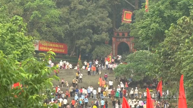 Giỗ Tổ Hùng Vương - Lễ hội Đền Hùng đã có nhiều đổi mới, trong đó có việc vận động các gia đình trên địa bàn tỉnh làm mâm cơm giỗ Tổ vào ngày 10/3.
