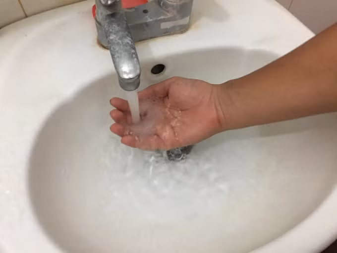 Trong nhiều ngày qua nước sinh hoạt tại các quận nội thành như Hoàng mai, Thanh Xuân, Cầu Giấy ....có mùi khét.
