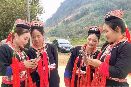 Mở rộng hình thức cung cấp thông tin cho người khuyết tật, đồng bào dân tộc thiểu số