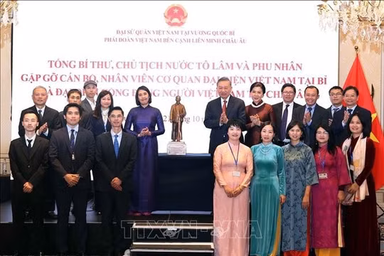 Tổng Bí thư, Chủ tịch nước Tô Lâm và Phu nhân gặp đại diện cộng đồng người Việt Nam tại châu Âu