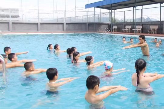 Thủ tướng yêu cầu tăng cường phòng chống đuối nước trẻ em dịp nghỉ hè, mùa mưa bão