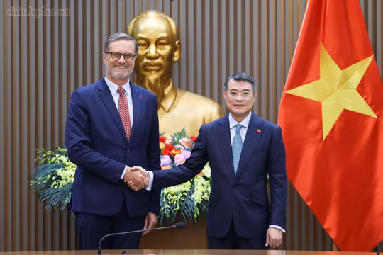 Việt Nam luôn coi trọng quan hệ với Pháp, Đối tác chiến lược toàn diện đầu tiên trong Liên minh châu Âu