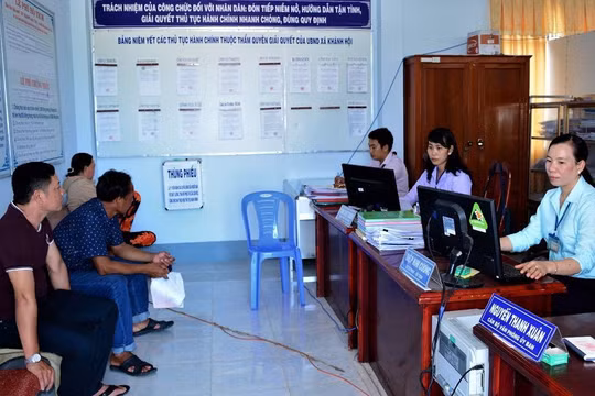 Bố trí biên chế phù hợp với khối lượng thủ tục hành chính được phân cấp