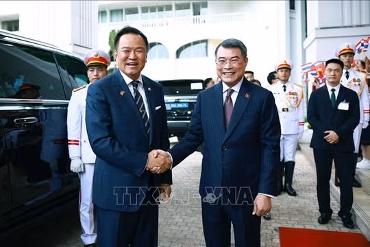 Thủ tướng Lê Minh Hưng chủ trì lễ đón trọng thể Thủ tướng Thái Lan Anutin Charnvirakul 