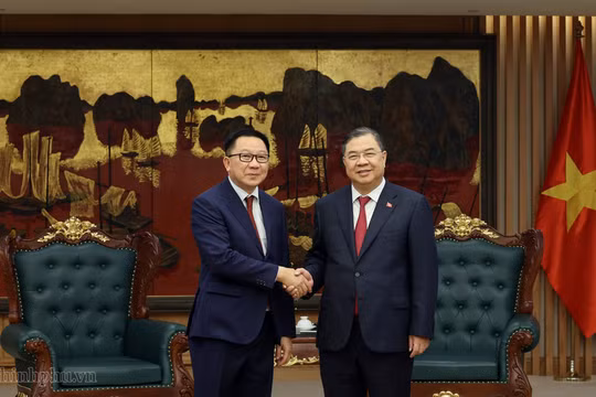 Phó Thủ tướng Thường trực Phạm Gia Túc tiếp Bộ trưởng Nông nghiệp và Môi trường Lào Linkham Douangsavanh