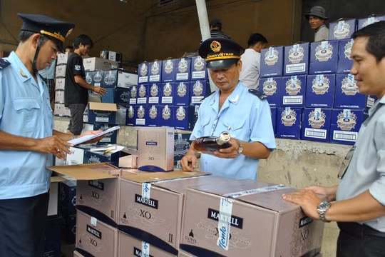 Nhập khẩu ô tô dưới 16 chỗ, rượu, bia, xăng dầu phải làm thủ tục hải quan tại cửa khẩu nhập