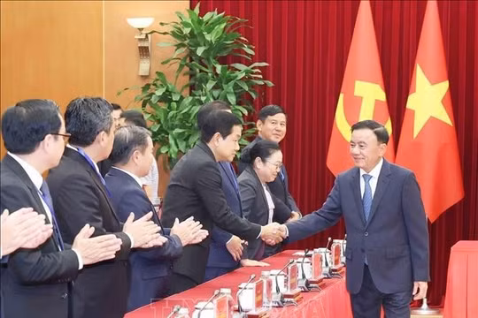 Việt Nam sẽ làm hết sức mình cùng Lào vun đắp mối quan hệ thủy chung, gắn bó