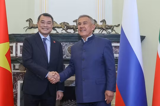 Thủ tướng Lê Minh Hưng gặp Người đứng đầu Cộng hòa Tatarstan 
