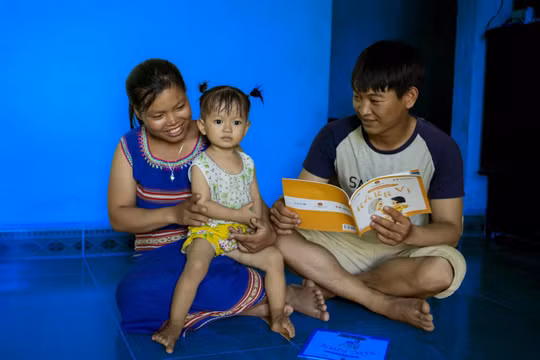An sinh xã hội liên thế hệ: Sinh kế của cha mẹ gắn liền với điều kiện sống và học tập của các con