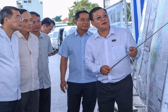 Thủ tướng Lê Minh Hưng kiểm tra thực địa 2 dự án chống ngập, chỉnh trang đô thị trọng điểm tại TPHCM
