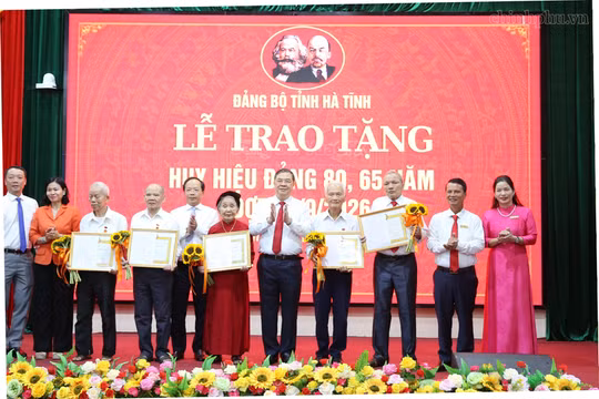 Phó Thủ tướng Thường trực Phạm Gia Túc: Mỗi Huy hiệu Đảng cần trở thành một 'địa chỉ đỏ' giáo dục truyền thống